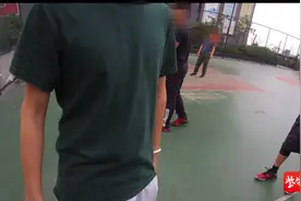 打“养生”篮球遇到“强硬”对手，一言不合起冲突图片
