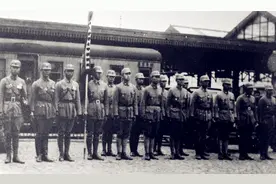 淞沪抗战期间，曾经活跃着一支复旦大学学生抗日义勇军，师生共赴国难图片