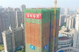 屋顶配有直升机停机坪，青山区最大医院新建大楼主体封顶图片