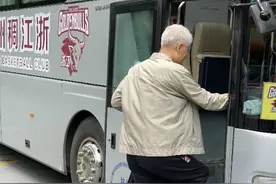 感恩！80岁的中国篮坛教父在杭州退休了图片