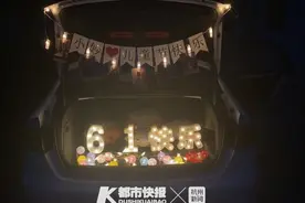 浙江一位警察爸爸特地准备了惊喜，却把女儿给惹哭了图片