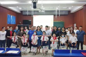 迎六一 市九完小组织党员开展教育帮扶活动图片
