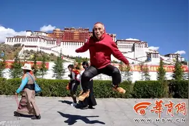 西安穷游老汉：自带电热锅和食物走遍30国 独游美洲66天曾遇抢劫图片