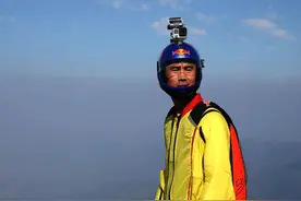 生死之间：天门山翼装飞行女孩遇难背后图片