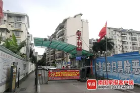 南宁一租户办停车月卡被拒，只因房东拖欠物业费，租期为2年……图片