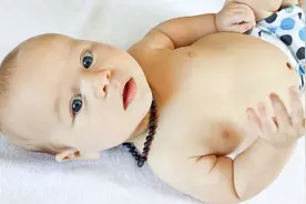 鼻梁青筋、屁股淤青、头部红斑，宝宝身上印记大揭秘图片