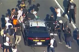 “求求你，我喘不上气”，美国黑人遭白人警察锁喉致死引发大规模抗议图片