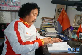 75岁老人的战“疫”正能量图片