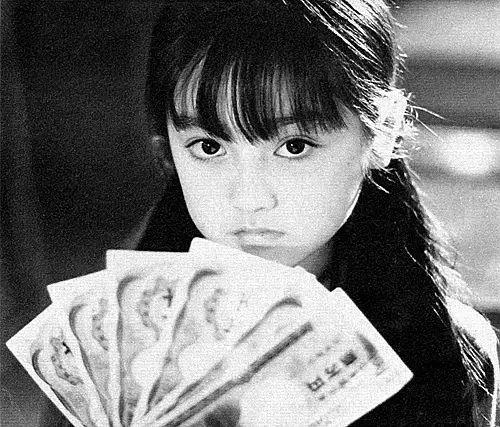 日本36岁“童颜”女星，从18岁扮到4岁竟毫不违和