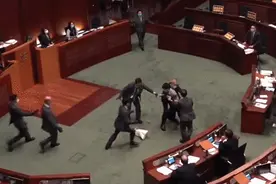 香港泛民扔“臭弹”，下三滥手段也挡不住！《国歌法》二读通过图片