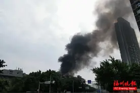 突发！福州100多辆电动车被烧毁图片