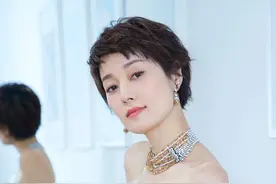 新恋情曝光？马伊琍与神秘男子约会，捧脸杀好甜图片