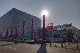 呼市长乐宫门前的红色景观柱回来了图片