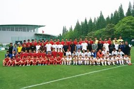 中超“崇明帮”重返基地看望恩师，根宝抛出“老问题”图片