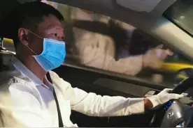 滴滴行者｜送独腿外卖小哥返乡、接医护人员回家，他热心服务那些“不容易的人”图片