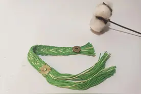 一技Vol.2丨综板织：用卡片织出花带手链图片