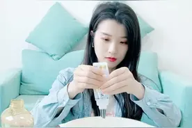 一瓶胶水和洗洁精，教你自制能把人装进去的巨型泡泡