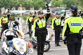 女子骑警队，C位出道图片