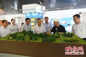 中原银行总行党委委员、副行长周丽涛一行到平舆县考察调研图片