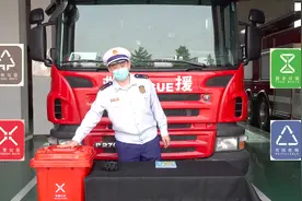 消防员现身教学，这些有害垃圾投放需注意消防安全图片