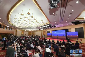 6亿人月收入仅1000元，也是对社会的一种“喊话”图片
