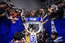 林书豪直播训练、山东全队核酸检测，CBA快回来了？图片