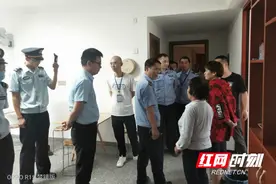 住宅变饭馆楼上遭殃 街道联合行动整治图片