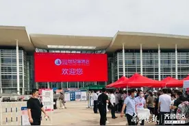 线下展览+线上直播！济南首届“在线家博会”开幕图片