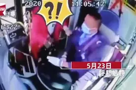 女子未到站要下车被拒 推搡司机抢夺方向盘被刑拘图片