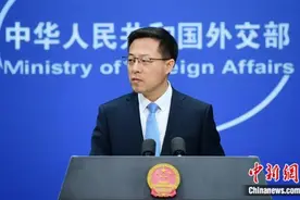 美方称考虑取消数千名中国留学生签证 中国外交部回应图片