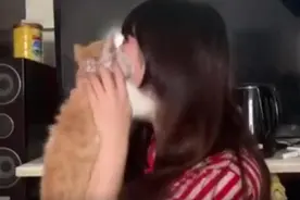 脸上长脚气？厦门一小姐姐满脸红痘，居然是因为这动作图片