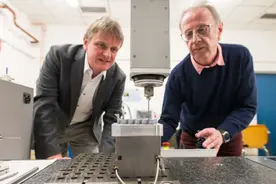 科学家利用电化学技术对3D打印的金属物品进行精细塑形图片