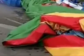 充气娱乐设施频被风掀翻致伤亡，有规定要求4级风力需关设施图片