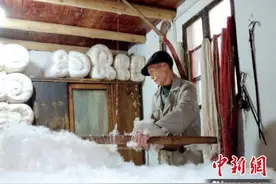 浙江衢州老手艺人半个世纪的坚守：弹棉花里的匠心梦图片