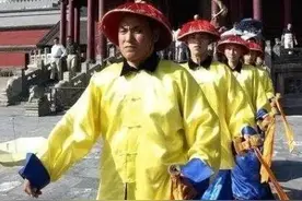 皇宫侍卫规矩多，刀柄弄错方向算刺驾，带刀靠近皇帝直接拖走……图片