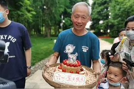 当“萌娃”遇上“萌鹿”这个六一不一样图片