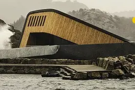 世上竟有“掉”进海里的餐厅！不能点菜，吃货却排队半年来打卡！中国网友：这是正宗的“海底捞”图片