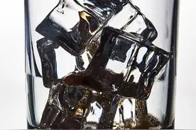 在？来块小编秘制晶莹剔透小冰块儿？图片