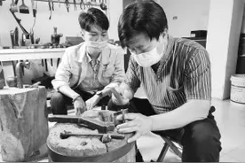 24年执着于“打铁”的非遗大师图片