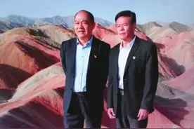 丹霞村扶贫攻坚的精神气象图片