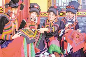 阿赫秀枝 绣出小凉山彝家新生活图片