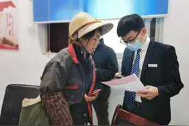 “工地银行”，为一线农民工办理实名制工资卡图片