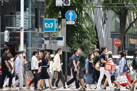 日本迎解禁后首个周末：街头人流密集 民众扎堆出游(图)图片