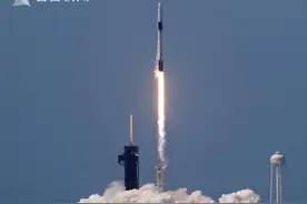 SpaceX首次载人发射任务成功：火箭返回级完美海上着陆图片