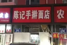 只听“轰隆”一声响，“摩捷”汽车进了屋图片
