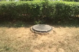 郑州3岁女童坠井后续：事发井已修复 无警示标识图片