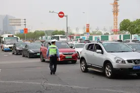 加大警力！上海济阳路快速化改建施工后，首个早高峰平稳有序图片