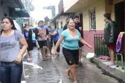 暴雨致多人死亡 萨尔瓦政府宣布进入紧急状态图片