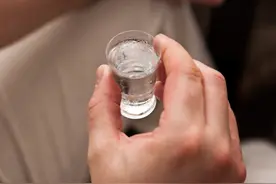 金徽酒大股东高位套现离场，复星系“饮酒”野心初显图片