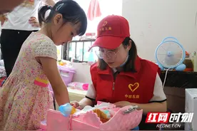 “幸福童行，饰界同享”中建五局装饰走进工友家中关爱慰问儿童图片